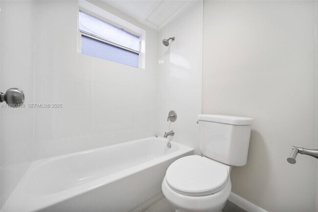 Building Photo - 40 W 4th St