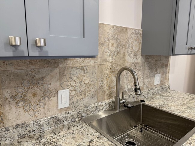 Building Photo - 4300 Apple Ave