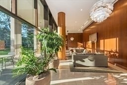 Building Photo - 65 E India Row