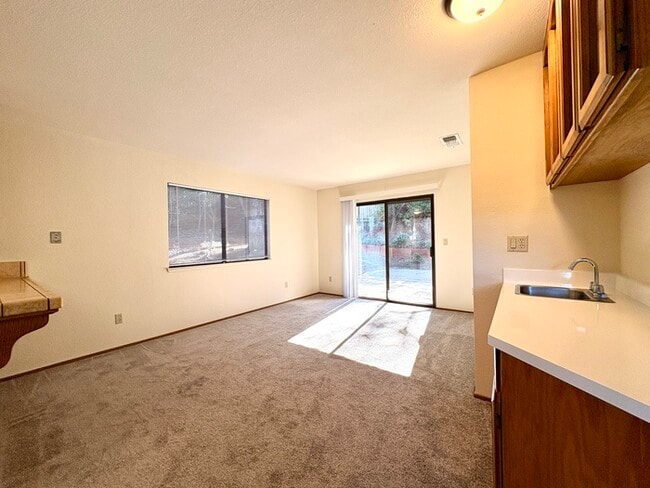 Building Photo - Beautiful Well Kept 3 bedroom for Rent - Folsom