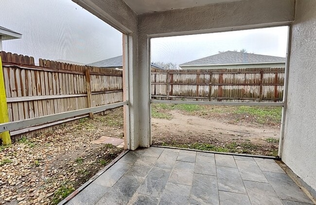 Building Photo - 530 Scarlet Maple Ct