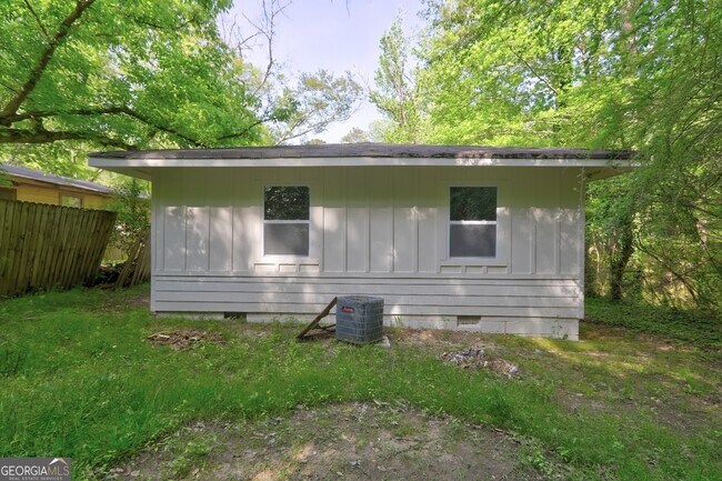 Building Photo - 1208 4th Ave W