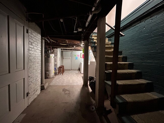 Building Photo - 317 Prospect Ave NE