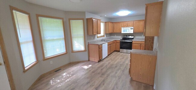 Building Photo - Gorgeous 3BR/2BA brick and stone front home in Keystone Estates! $1395