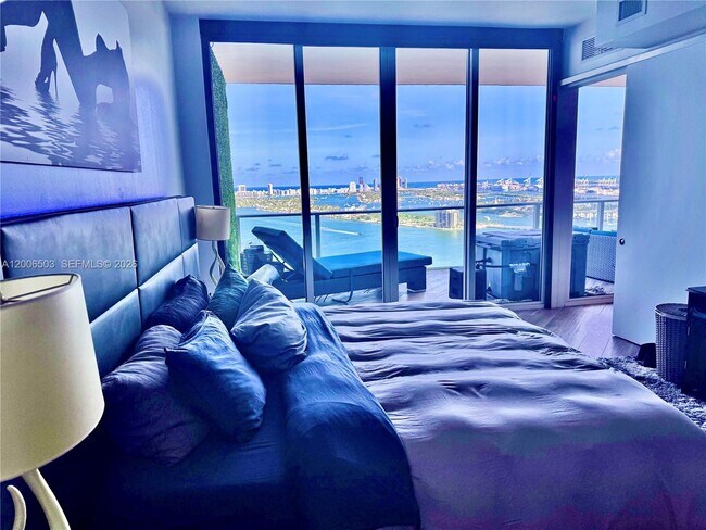 Building Photo - 2020 N Bayshore Dr