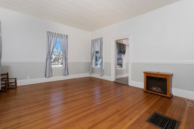 Building Photo - 128 Woburn St