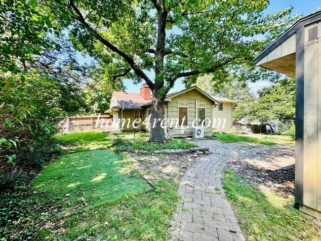 Building Photo - 11131 Wornall Rd