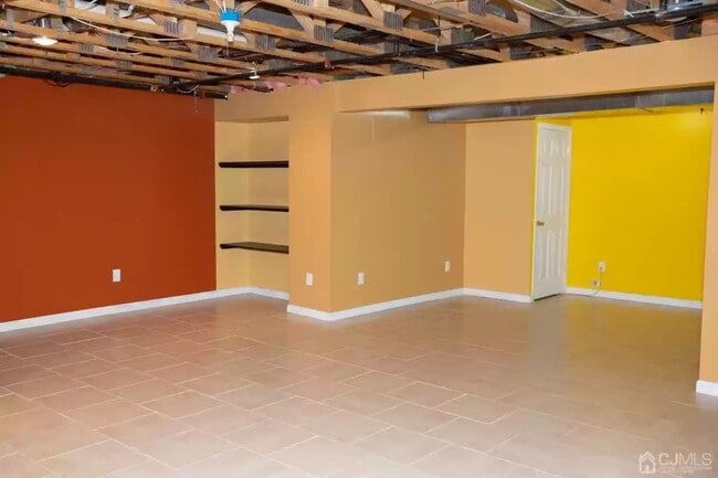 Building Photo - 45 Forest Dr
