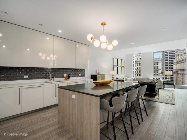 Building Photo - 403 N Wabash Ave