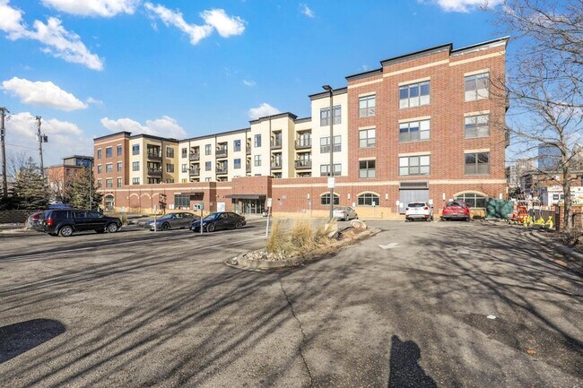 Building Photo - 15 E Franklin Ave