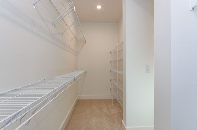 Building Photo - 339 Parkland Dr