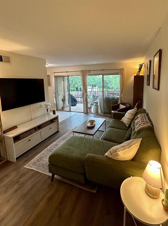 Building Photo - 620 S 1st St