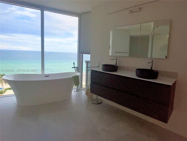 Building Photo - 17555 Collins Ave