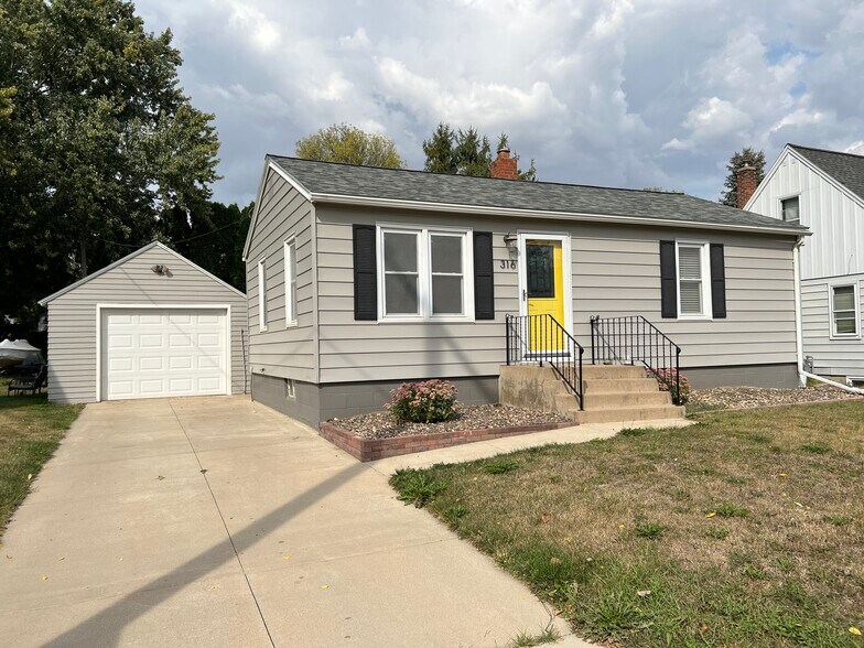 Primary Photo - 316 5th St SW