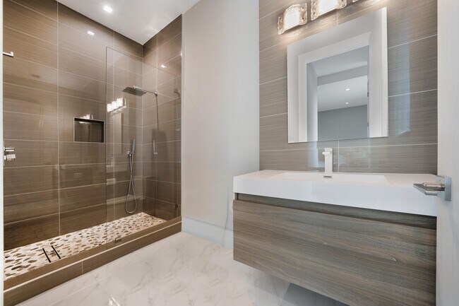 Building Photo - 106 NE 16th Terrace