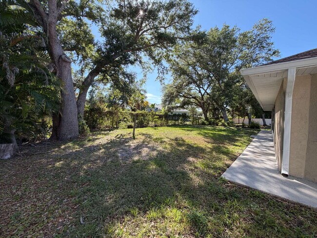 Building Photo - Spacious 4 bedroom in North Port