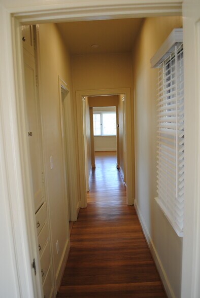 Building Photo - 1172 E Orange Grove Blvd
