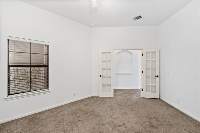 Building Photo - 250 Maeves Way