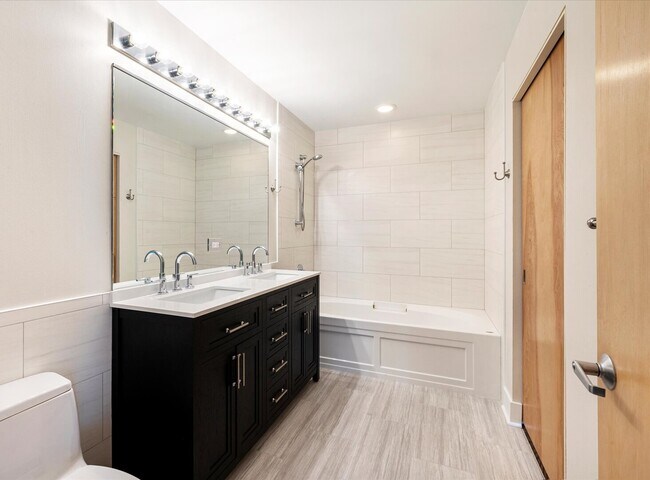 Building Photo - 1720 S Michigan Ave