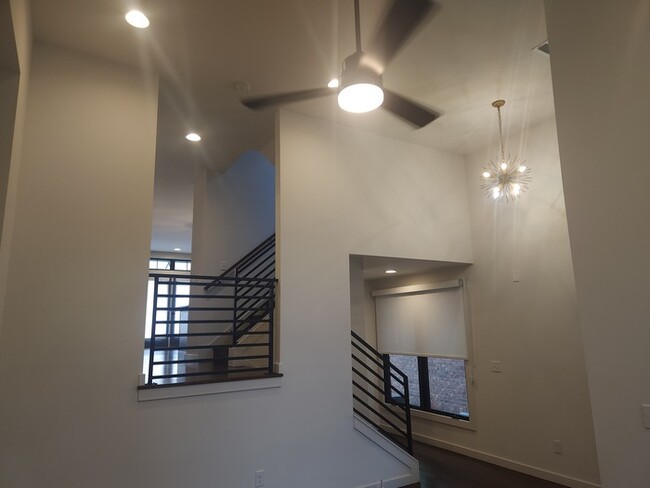 Building Photo - Modern Brownstone 3 Bedrooms, 3.5 Baths lo...