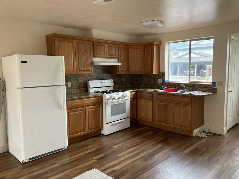 Kitchen - 201 2nd Ave