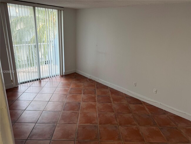 Building Photo - 1801 S Treasure Dr