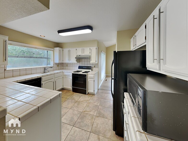 Building Photo - 4507 Highcrest Dr