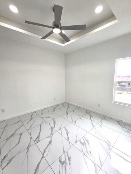 Building Photo - 3201 Magdalena St