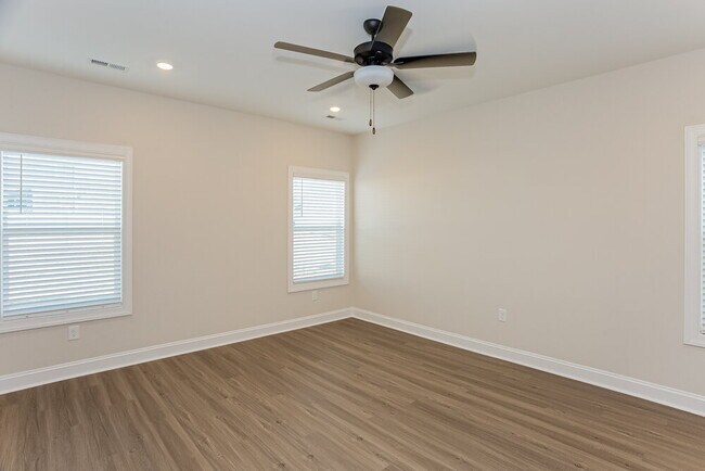 Building Photo - 136 Adams Tree Wy