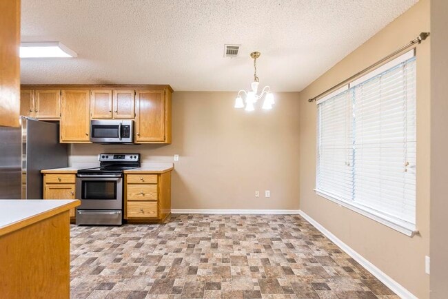 Building Photo - 205 Carver Ct