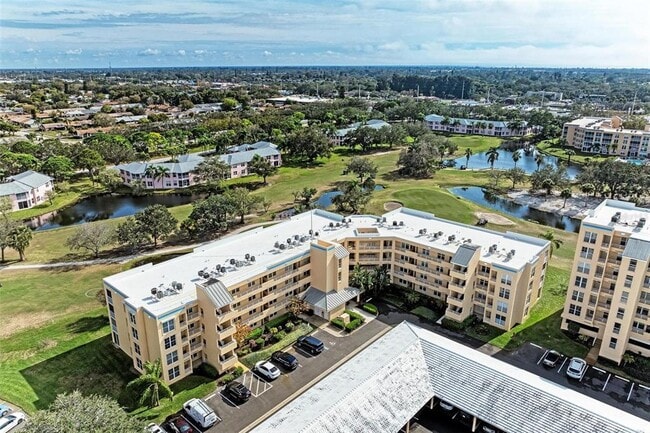 Building Photo - 4480 Fairways Blvd