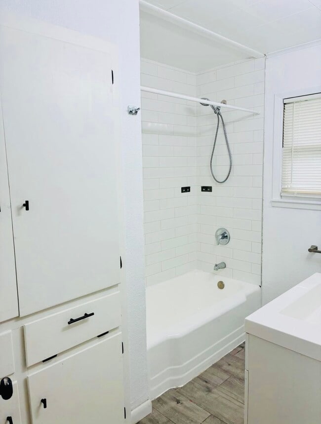 Building Photo - 1114 Belmeade Dr