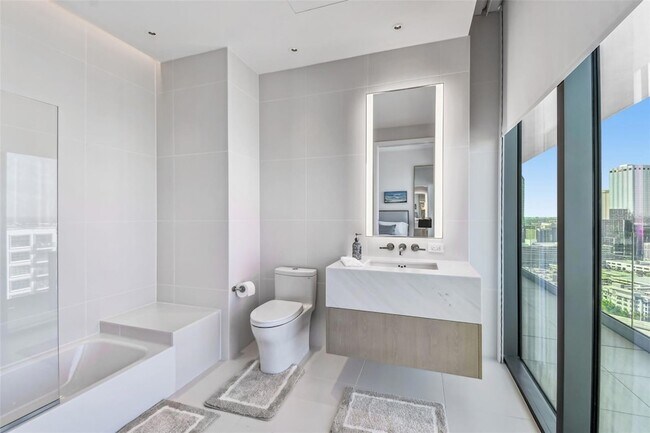 Building Photo - 1000 Water St