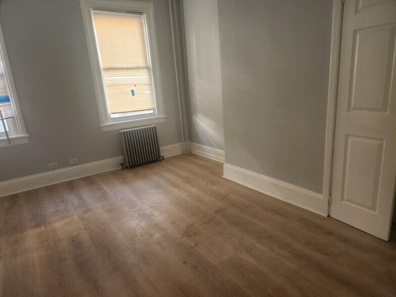 Building Photo - 45 Linden St