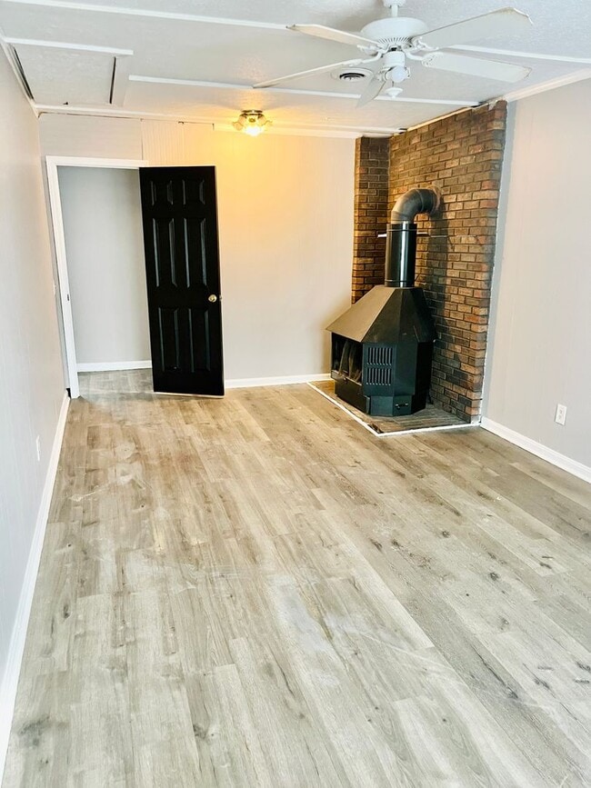 Building Photo - 4  Bedroom Home Ready Now