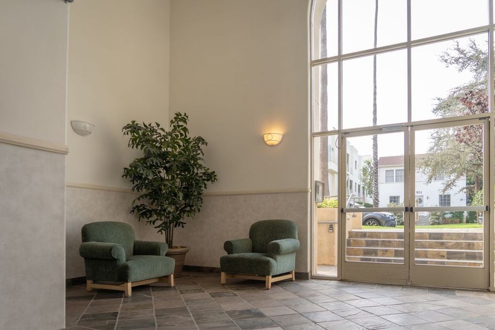 Main Lobby - 937 12th St