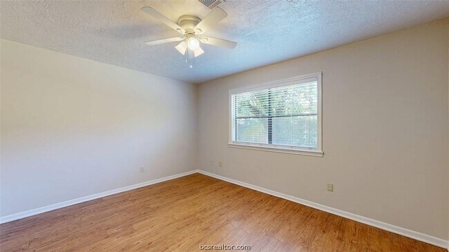 Building Photo - 2812 Adrienne Dr