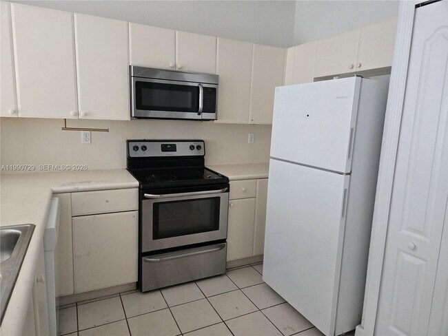 Building Photo - 1536 SE 25th St