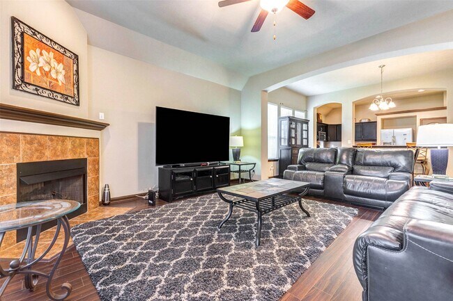 Building Photo - 940 Oak Lynn Dr