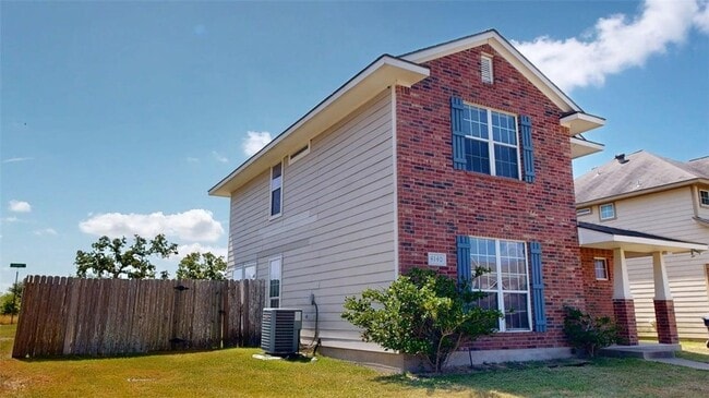 Building Photo - 4140 McFarland Dr