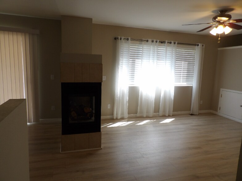 Building Photo - 11497 White Lotus Ln