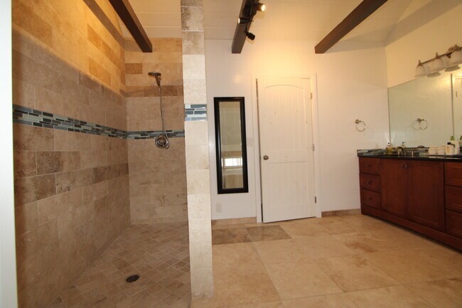 Building Photo - 41416 Eastwood Rd
