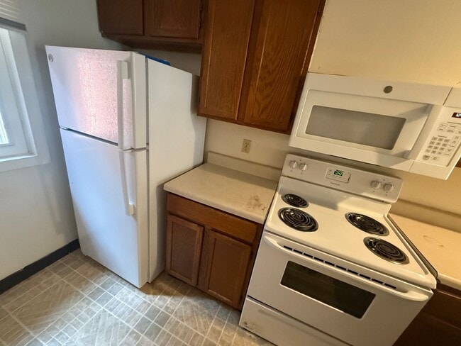 Building Photo - Fall Semester Lease Available! 2 Bedroom T...