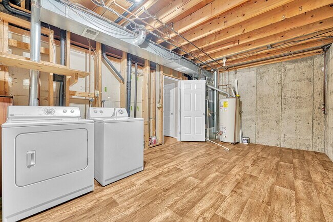 Building Photo - $2,350.00, 2-bed, 2.5-bath townhouse in th...