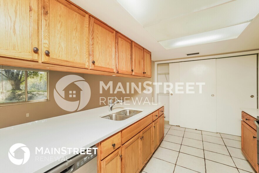 Building Photo - 5100 Lydia Ct