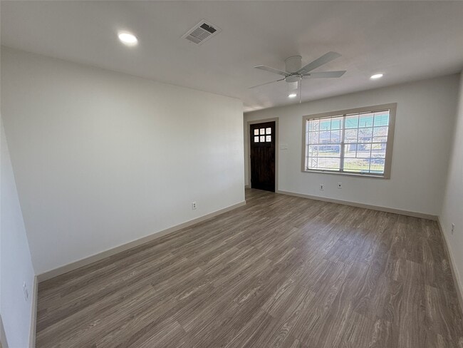 Building Photo - 7905 Farnsworth St