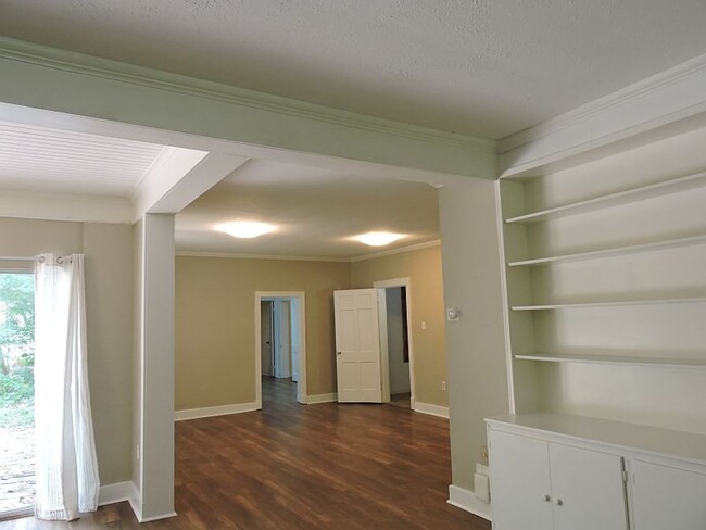Building Photo - Great home near LSU Lakes