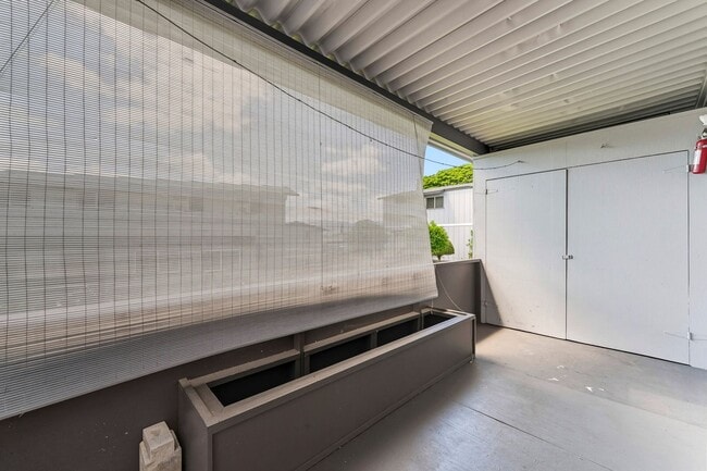 Building Photo - Waiau Gardens Kai Townhouse with 3 bedrooms / 1.5 bathrooms / 2 assigned parking stalls