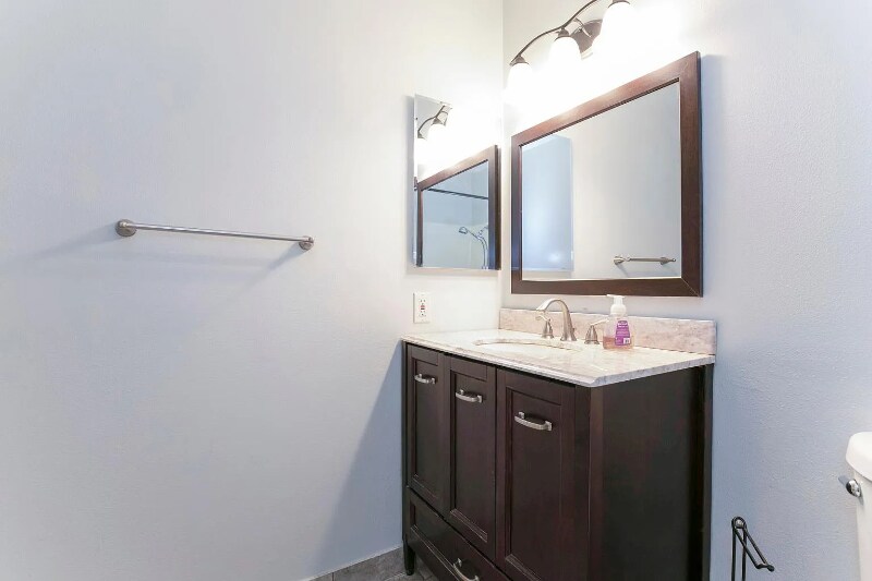 Building Photo - 14990 Victory Blvd