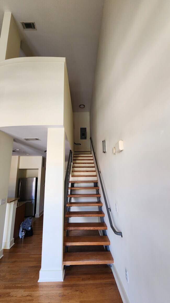 Building Photo - 1245 Caroline St NE